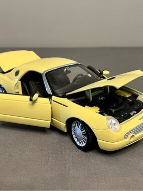 Maisto 2002 Inspiration Yellow Ford Thunderbird Show Car Diecast 1:18